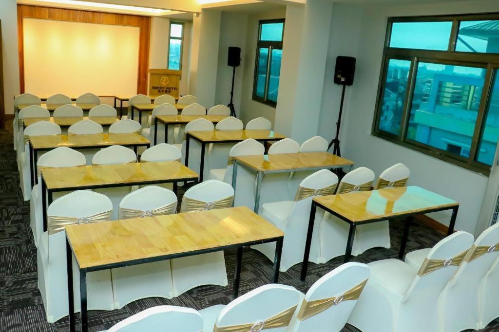 Gemsy Hotel Yangon Exterior foto